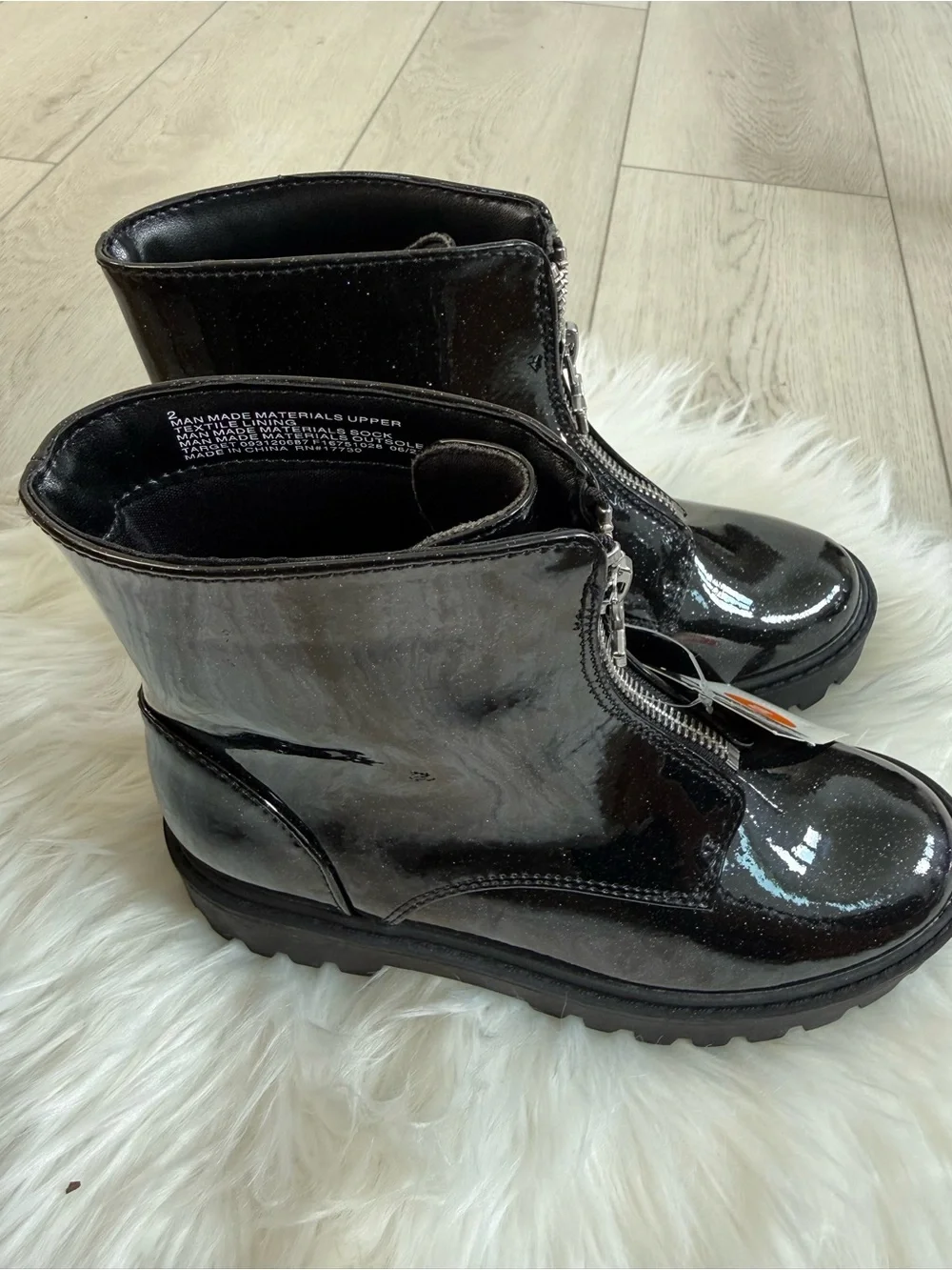 Kids Black Patent Zip-Up Boots with Star Pull